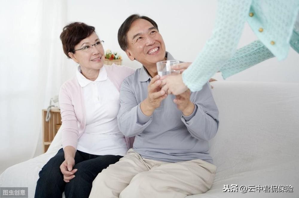 震惊!中国退休父母陷广告赚钱陷阱,血泪教训:60多万积蓄一夜蒸发!