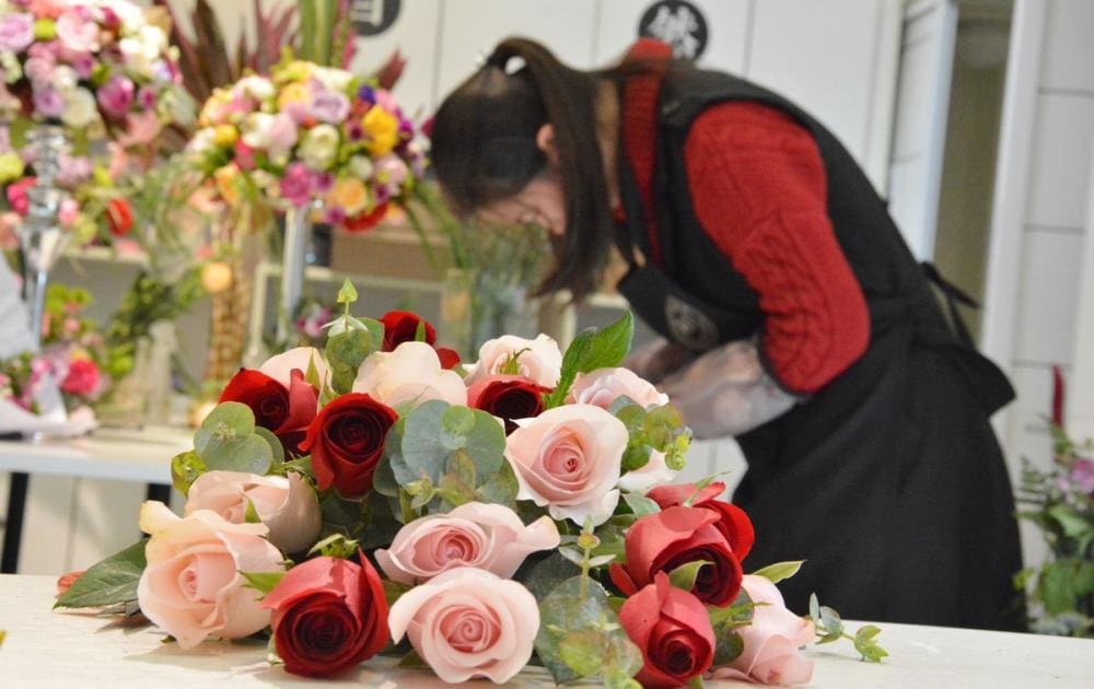 逆袭人生，低学历女性也能赚大钱！揭秘专属女性的小本生意秘籍，开启财富自由之路！