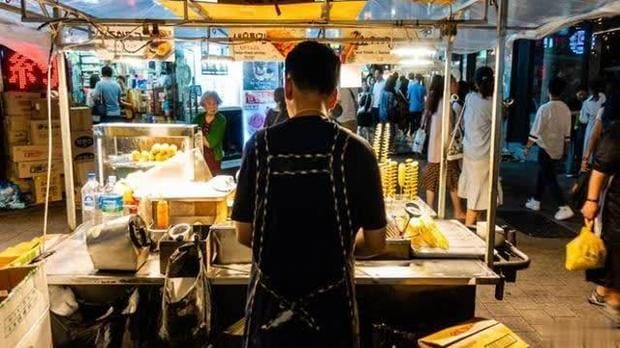 地摊淘金秘籍！揭秘最赚钱地摊商品，低成本高利润，让你轻松成为地摊界的赚钱高手！