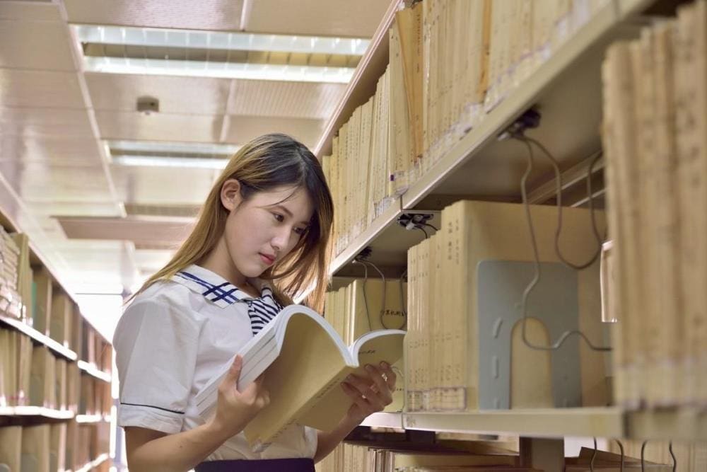 因为作为大学生，不仅要赚钱，更要成长，学会用技能变现才是最靠谱的方式，下面的兼职内容都是通过提升技能来赚钱。_学生党福音！25个超实用0成本兼职，轻松赚钱，总有一款适合你！