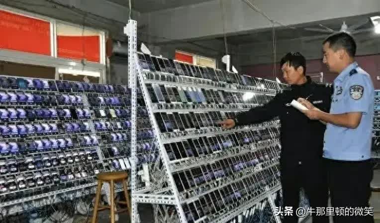 别再被骗了！揭秘网红直播间的真相_网红直播间人数造假大揭秘！一排排远程操控的僵尸手机，背后的秘密令人震惊！
