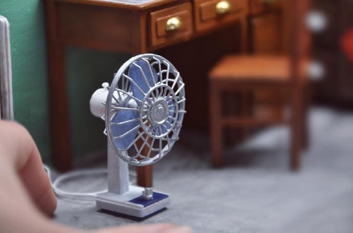 95后妹子手工达人，复刻袖珍童年用品，精致到让人泪目，一秒回想当年！