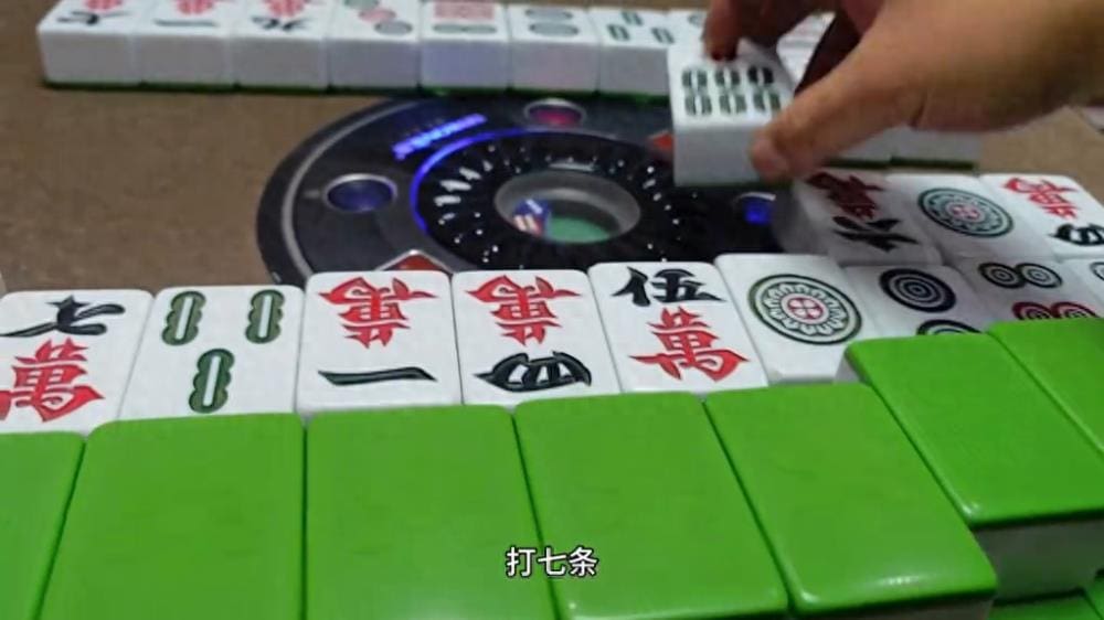 #麻将江湖：揭秘高手背后的智慧与策略，你也能成为桌游之王！