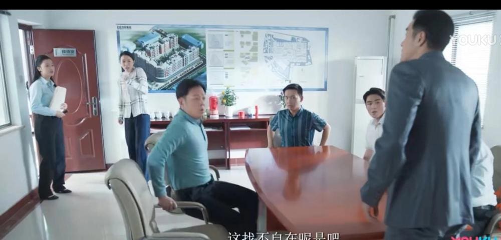 《情满九道弯》大结局震撼上演！39-40集：贺薛洋狠辣勒索赵亚平，疯狂报复大茂，杨母突遭变故摔倒失忆，情感纠葛再掀高潮！