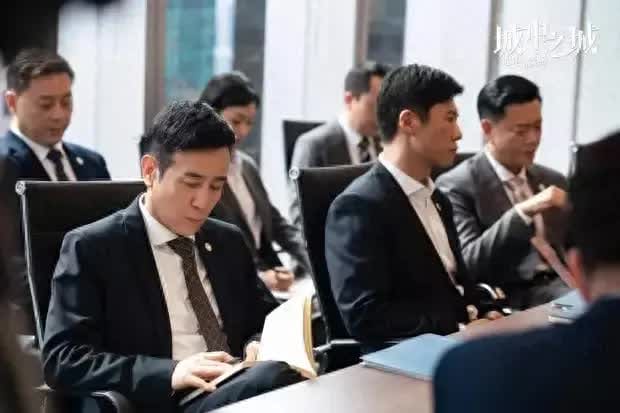 《城中之城》大结局震撼上演！周琳为爱逃婚，沈婧崩溃疯魔，田晓慧命运悲惨沦为玩物，剧情跌宕直击人心！