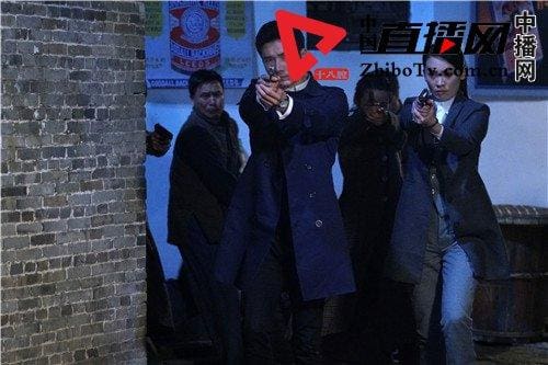 《追风行动》走进社区，李泰化身追风少年，与观众近距离互动，分享拍摄趣事，共赴一场热血沸腾的抗战之旅！