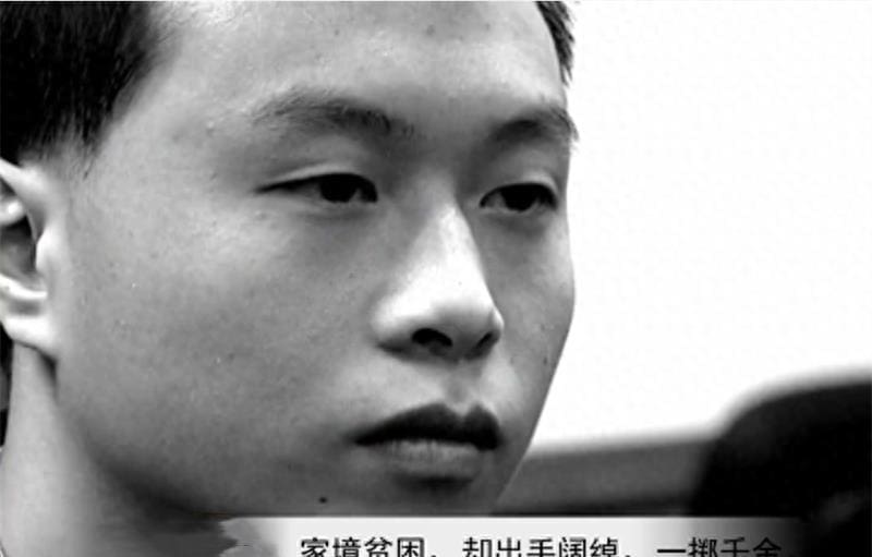 穿越2015！男子玩转支付漏洞，一夜狂赚1300万，竟将400万献给女主播，这场金钱与欲望的较量令人咋舌！